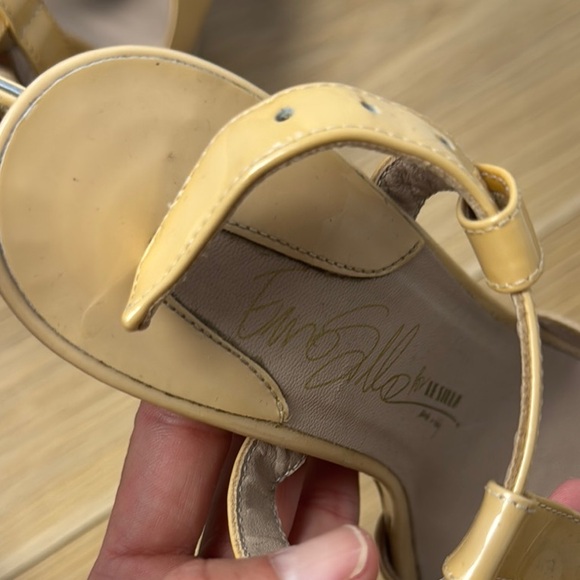 Le Silla Cream High Heeled Sandals with Stiletto Heel and Open Toe Design - Picture 5 of 8